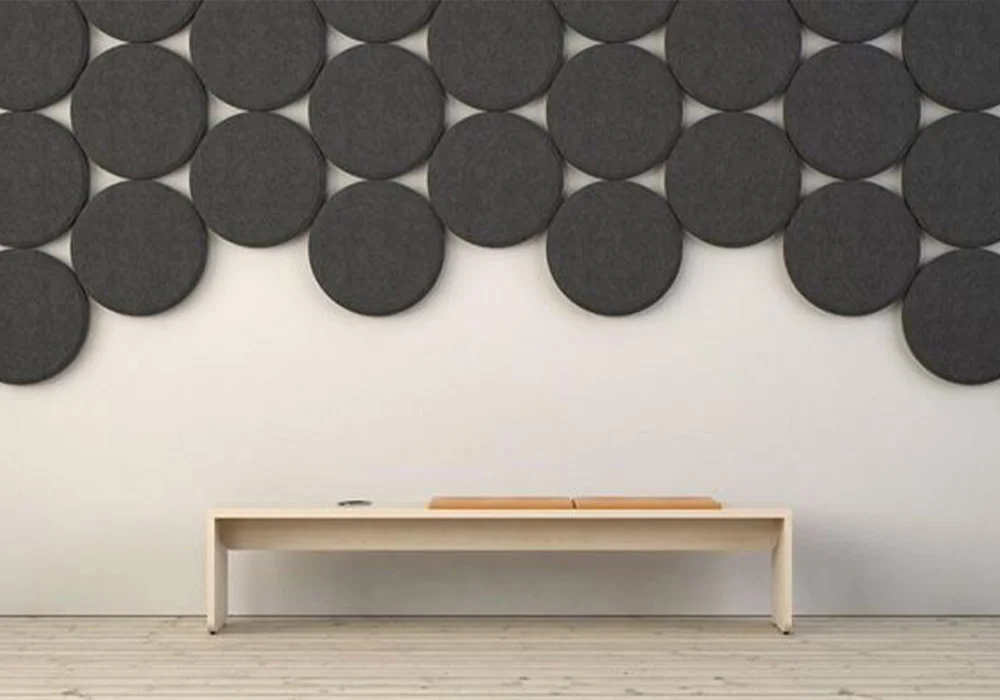 Dairesel geometrik akustik kumaş panel uygulaması